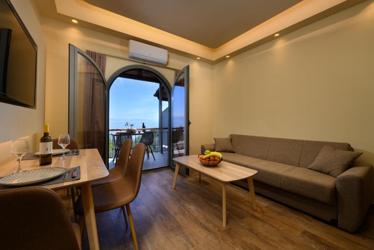 Seven Keys Luxury Suites Achilleion Exterior photo